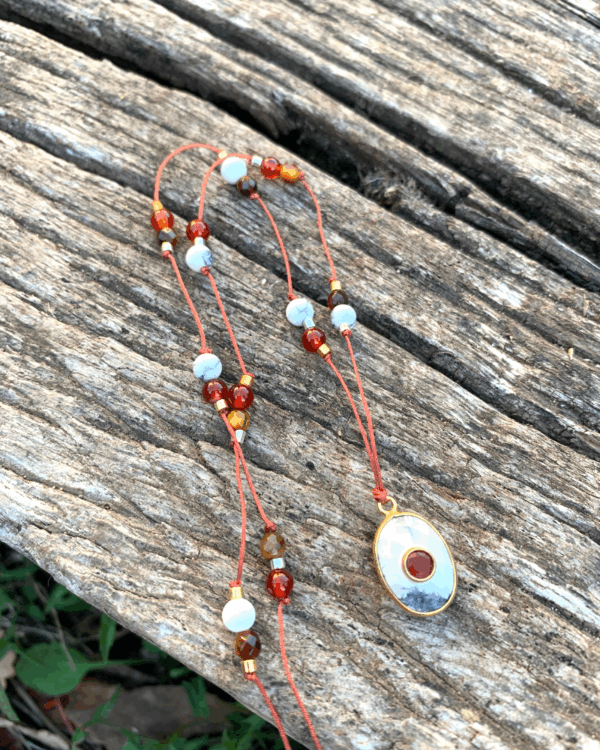 Howlite & Cornaline | Collier Tibétain